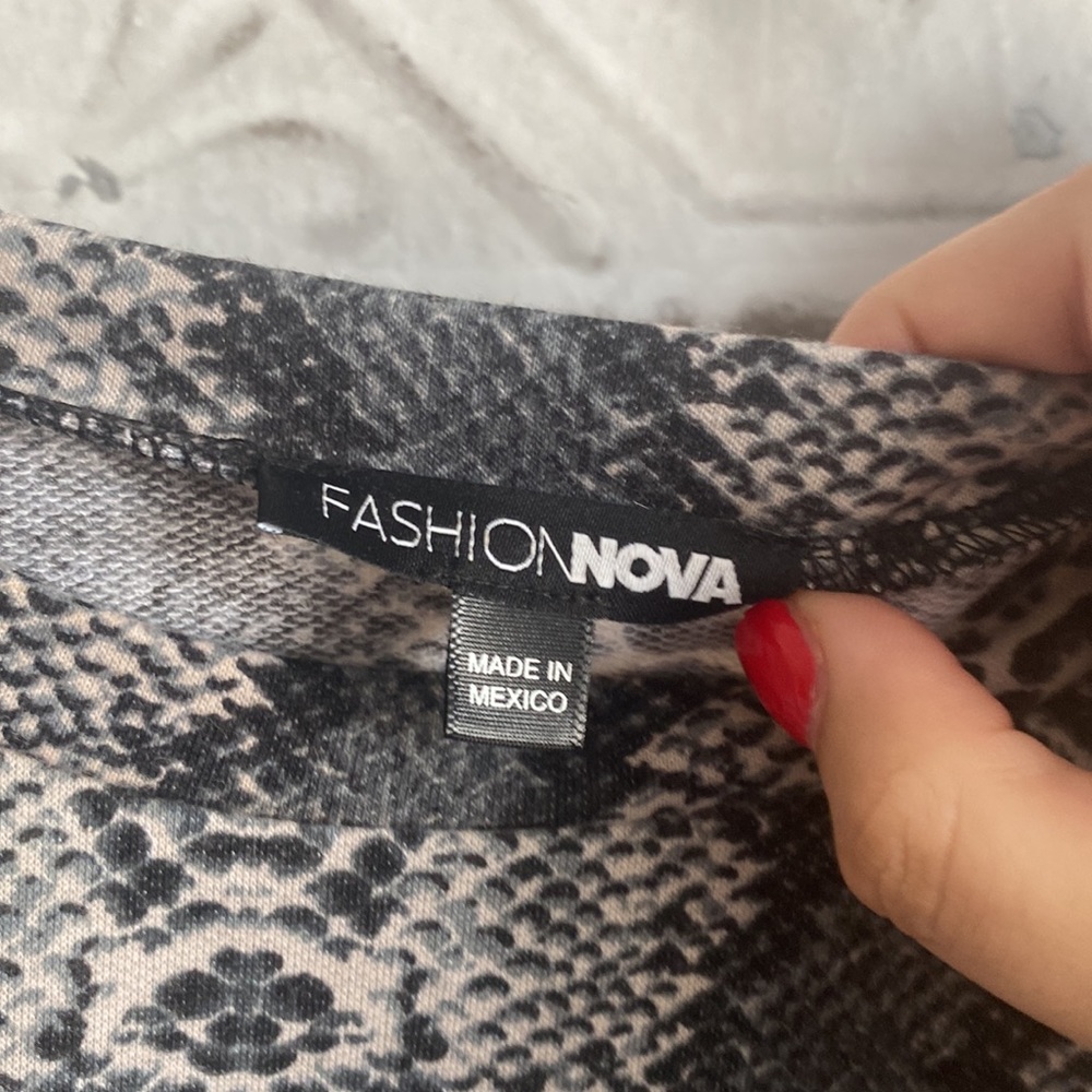 Fashion Nova Snakeskin tee - Picture 3 of 5